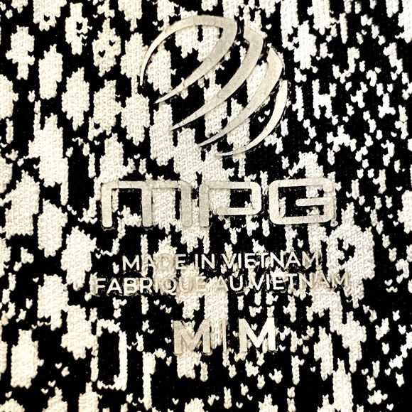 Like new! MPG sport leggings - snakeskin pattern - size M - Picture 6 of 10